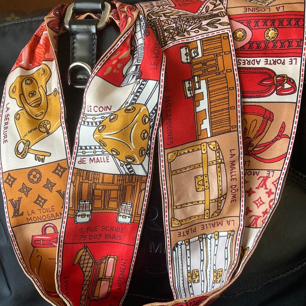 Authentic Louis Vuitton Twilly
